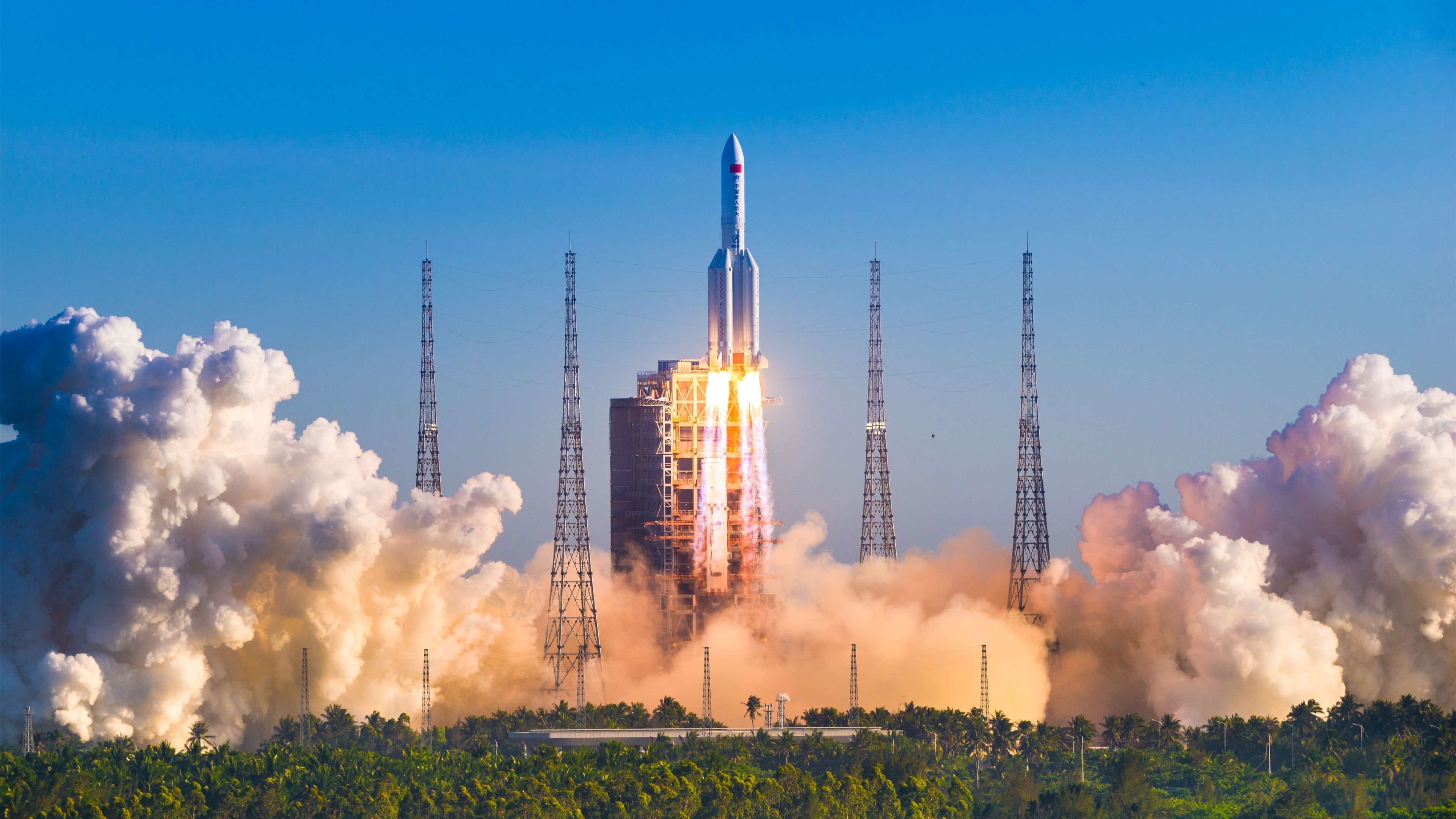 拜仁慕尼黑稳居德甲榜首，争夺多冠荣誉